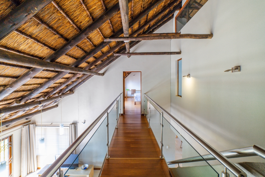 To Let 5 Bedroom Property for Rent in Magaliessig Gauteng