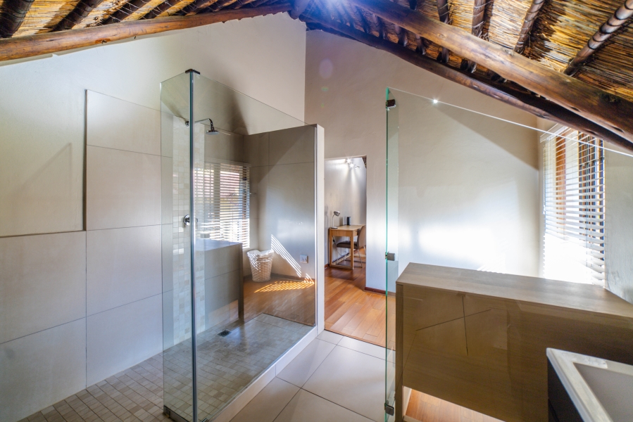 To Let 5 Bedroom Property for Rent in Magaliessig Gauteng