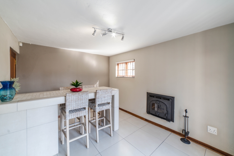 To Let 5 Bedroom Property for Rent in Magaliessig Gauteng