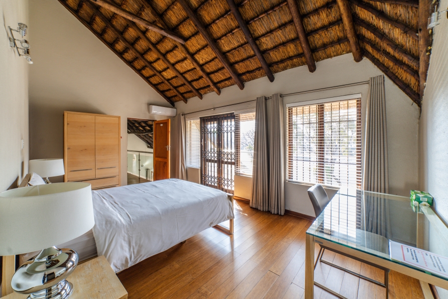 To Let 5 Bedroom Property for Rent in Magaliessig Gauteng