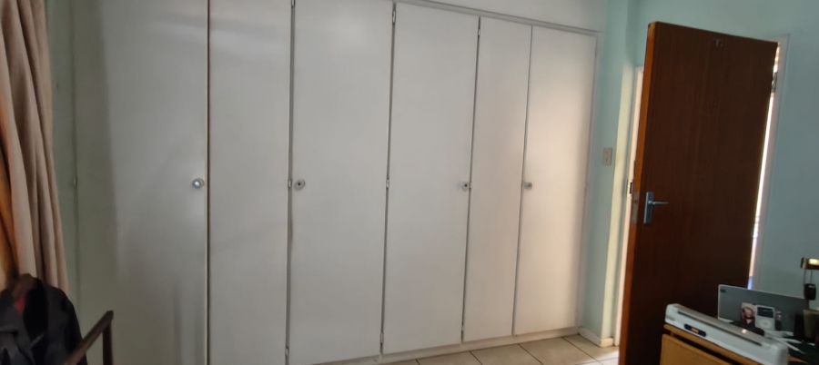 2 Bedroom Property for Sale in Helderkruin Gauteng