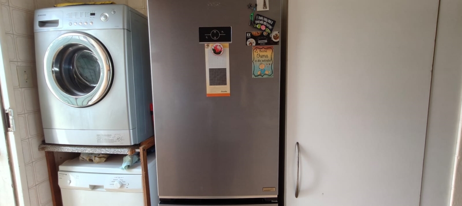 2 Bedroom Property for Sale in Helderkruin Gauteng