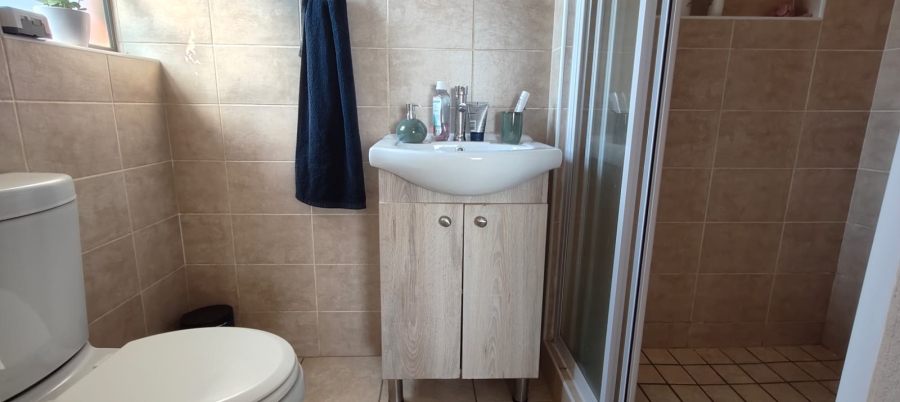 2 Bedroom Property for Sale in Wilgeheuwel Gauteng