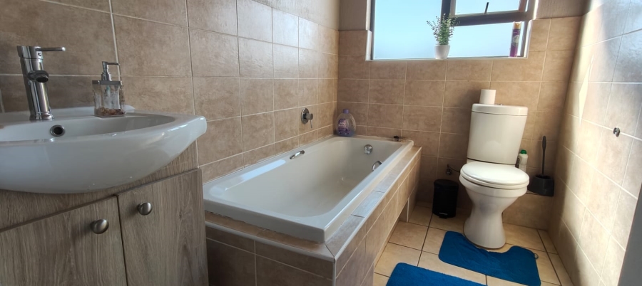 2 Bedroom Property for Sale in Wilgeheuwel Gauteng