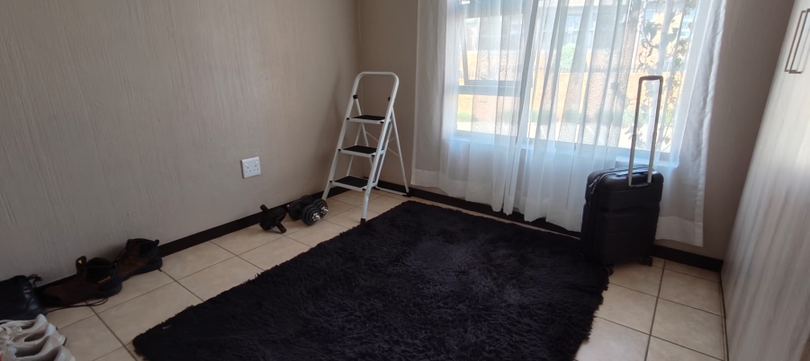 2 Bedroom Property for Sale in Wilgeheuwel Gauteng