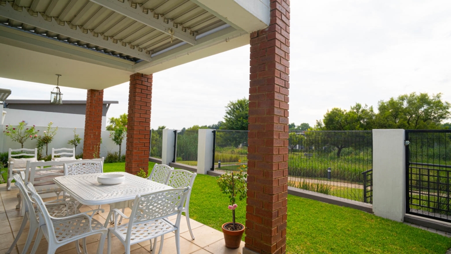 To Let 2 Bedroom Property for Rent in Broadacres Gauteng