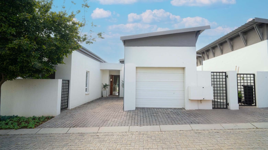 To Let 2 Bedroom Property for Rent in Broadacres Gauteng