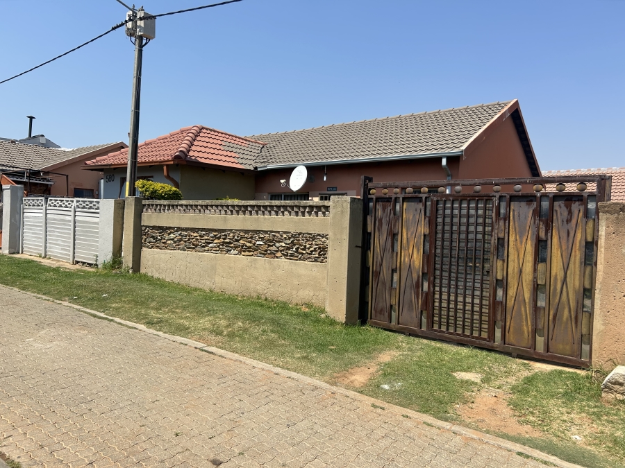 2 Bedroom Property for Sale in Fleurhof Gauteng