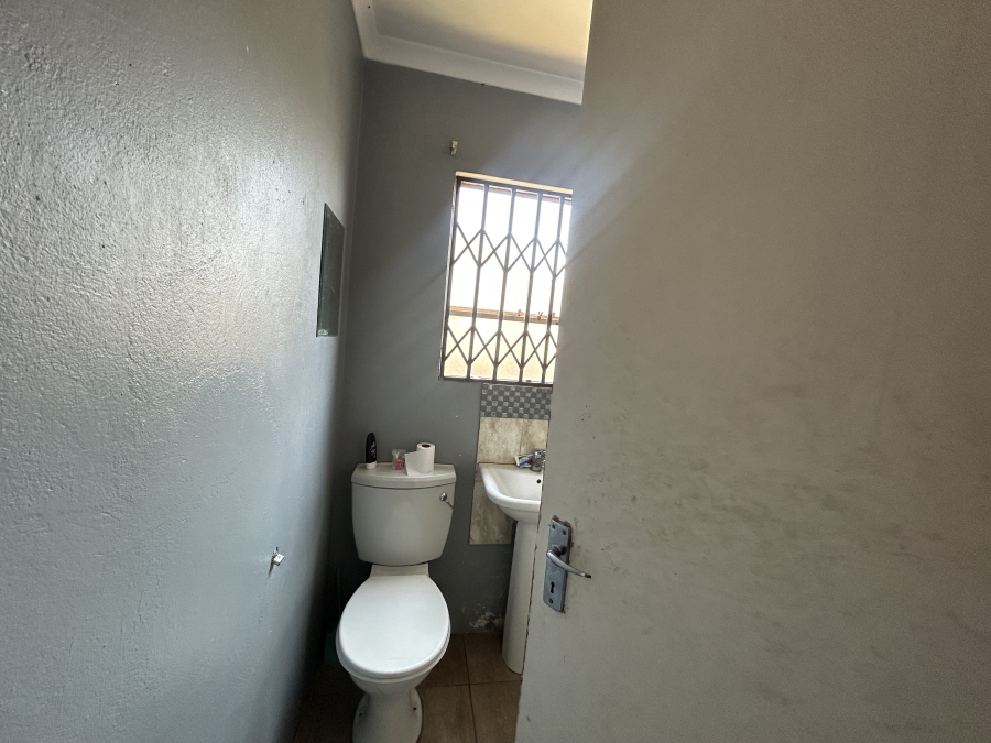 2 Bedroom Property for Sale in Fleurhof Gauteng