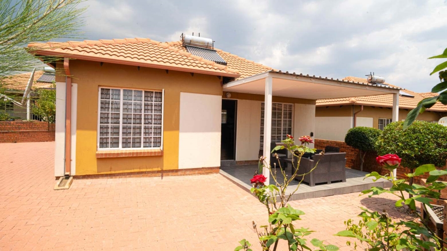 2 Bedroom Property for Sale in The Reeds Gauteng