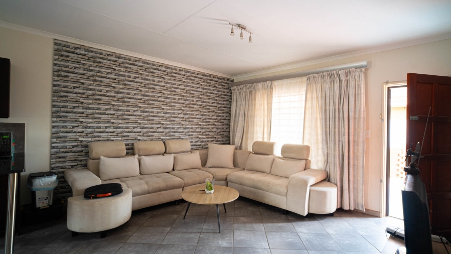 2 Bedroom Property for Sale in The Reeds Gauteng