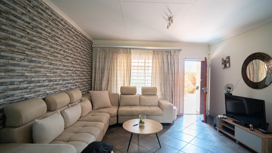 2 Bedroom Property for Sale in The Reeds Gauteng