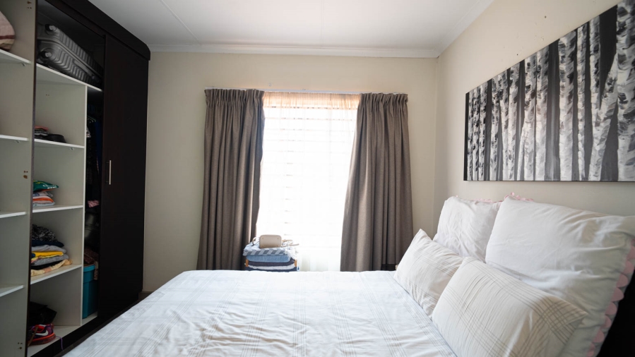 2 Bedroom Property for Sale in The Reeds Gauteng