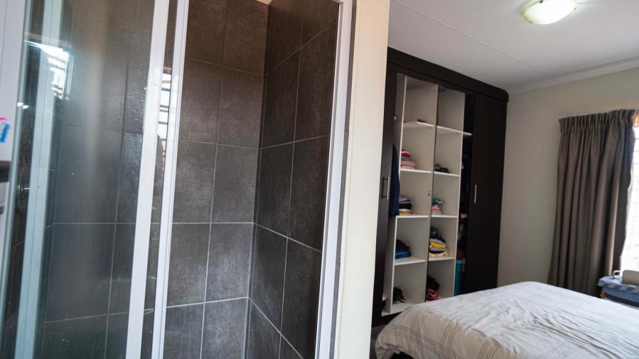 2 Bedroom Property for Sale in The Reeds Gauteng