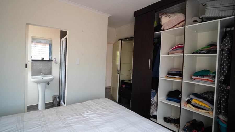 2 Bedroom Property for Sale in The Reeds Gauteng