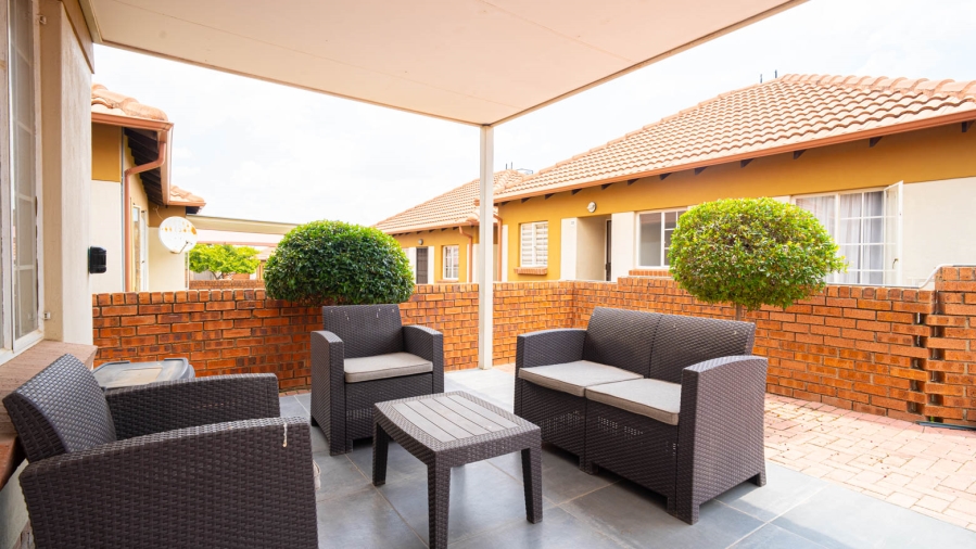 2 Bedroom Property for Sale in The Reeds Gauteng