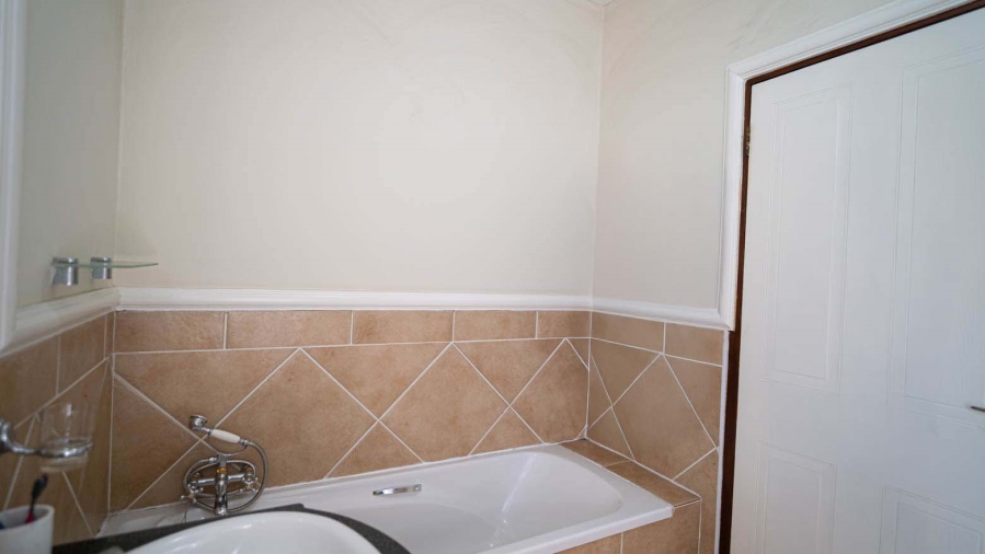 To Let 2 Bedroom Property for Rent in Lonehill Gauteng