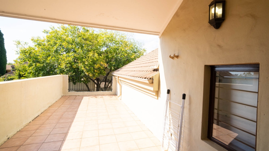 To Let 2 Bedroom Property for Rent in Lonehill Gauteng