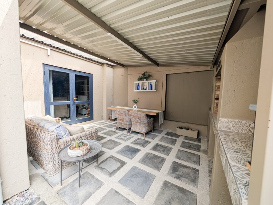 2 Bedroom Property for Sale in Homes Haven Gauteng