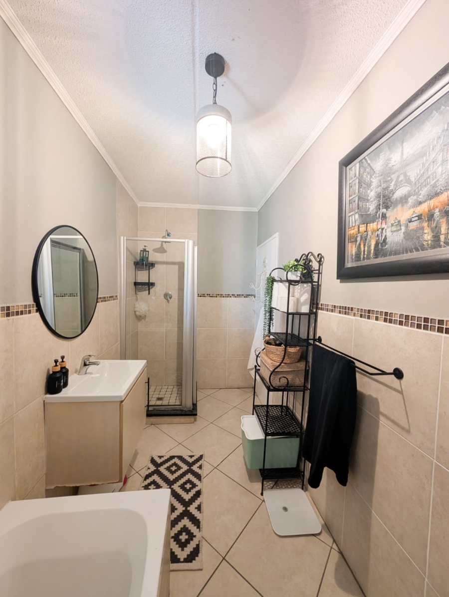 2 Bedroom Property for Sale in Homes Haven Gauteng