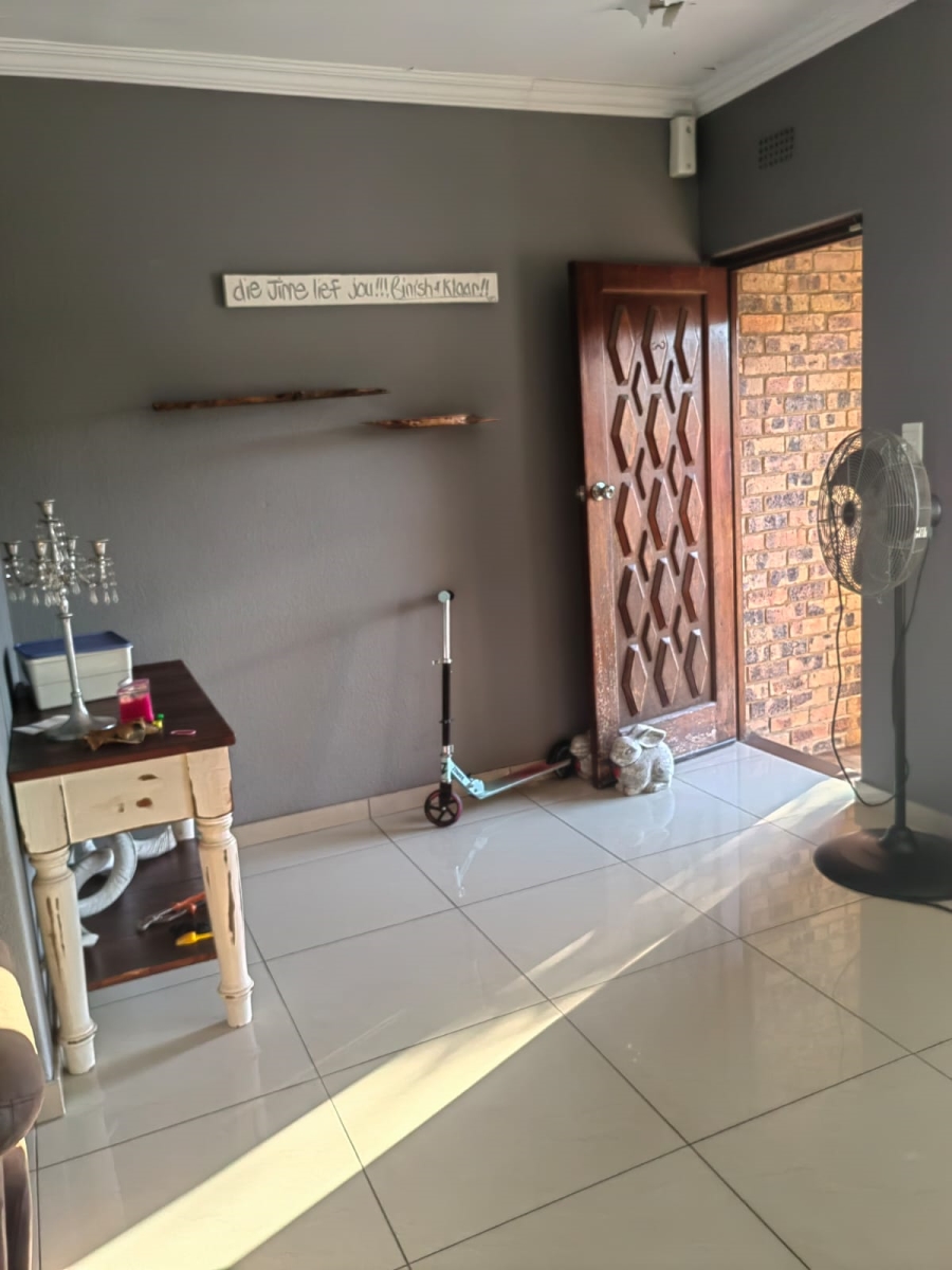 To Let 3 Bedroom Property for Rent in Breaunanda Gauteng