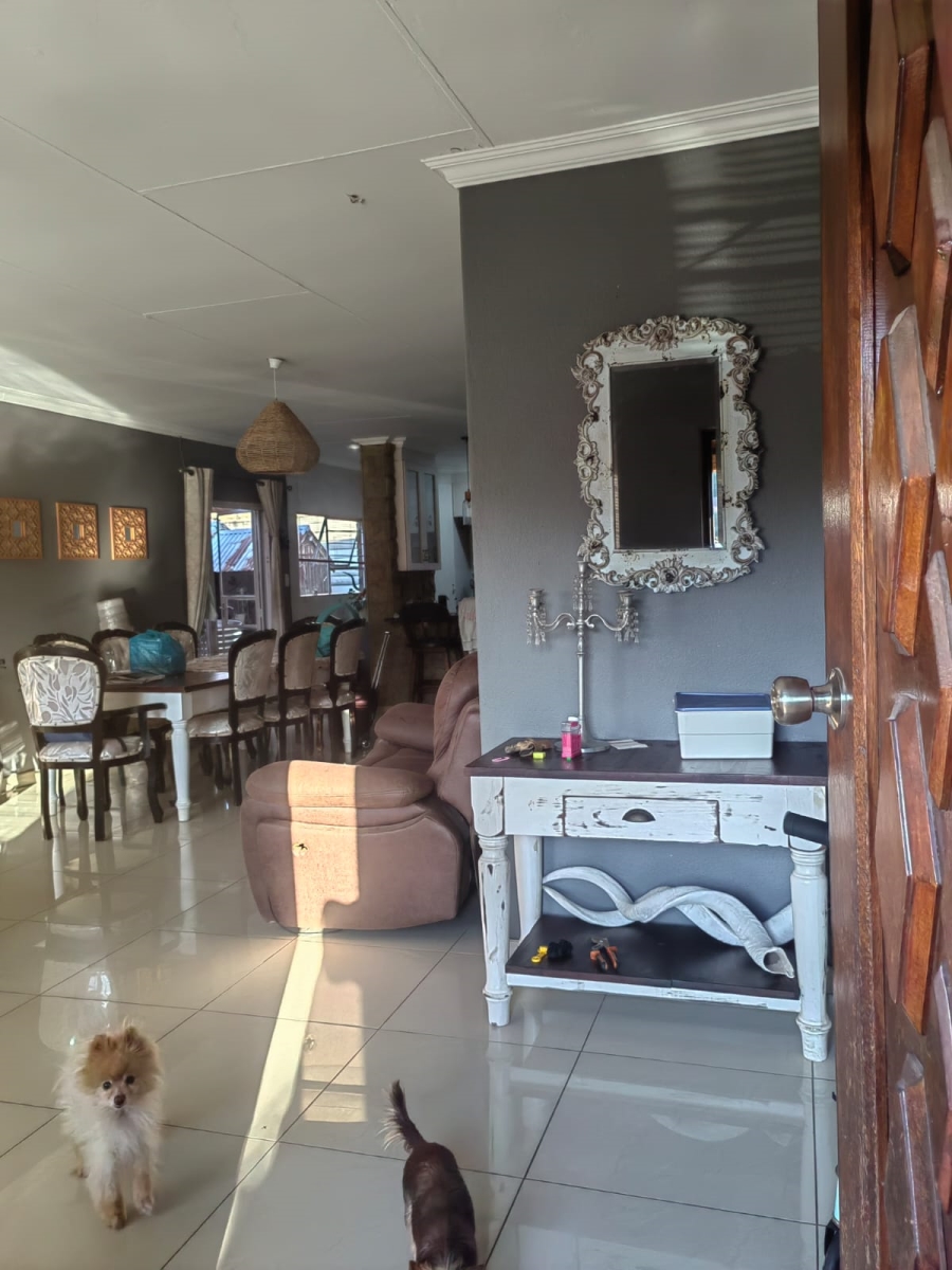 To Let 3 Bedroom Property for Rent in Breaunanda Gauteng