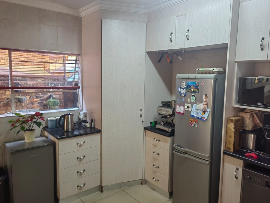 To Let 3 Bedroom Property for Rent in Breaunanda Gauteng