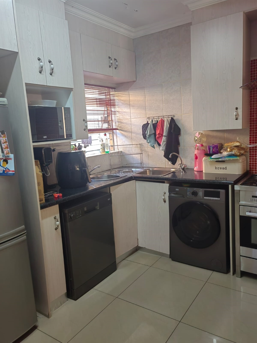 To Let 3 Bedroom Property for Rent in Breaunanda Gauteng