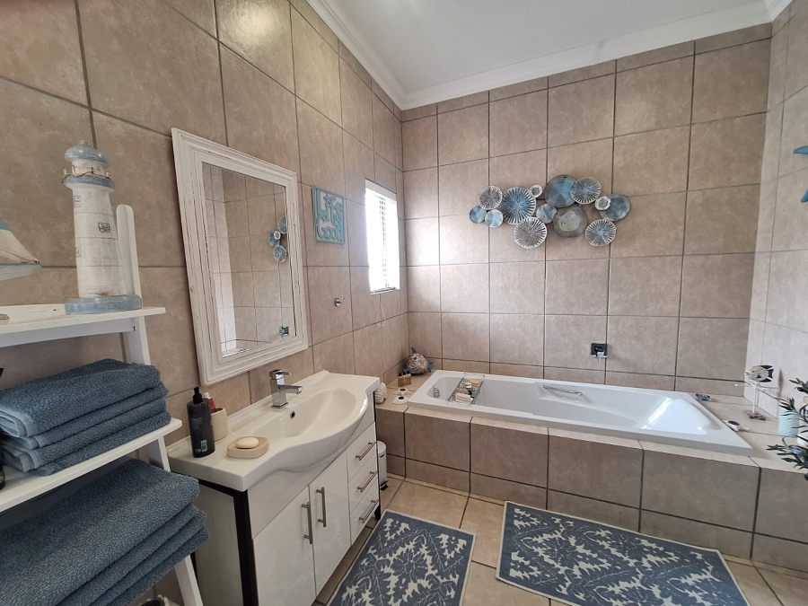 4 Bedroom Property for Sale in Vaal Marina Gauteng