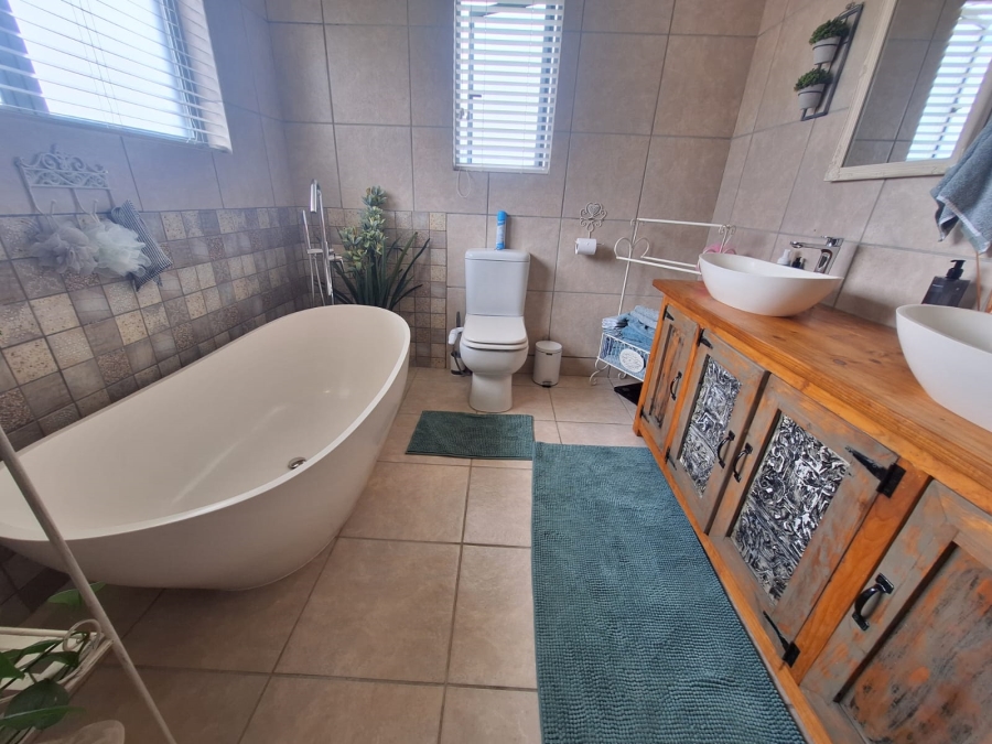 4 Bedroom Property for Sale in Vaal Marina Gauteng