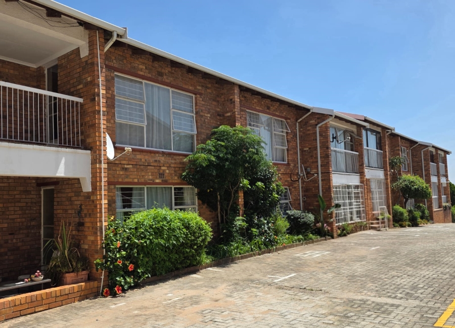 2 Bedroom Property for Sale in Noordheuwel Gauteng