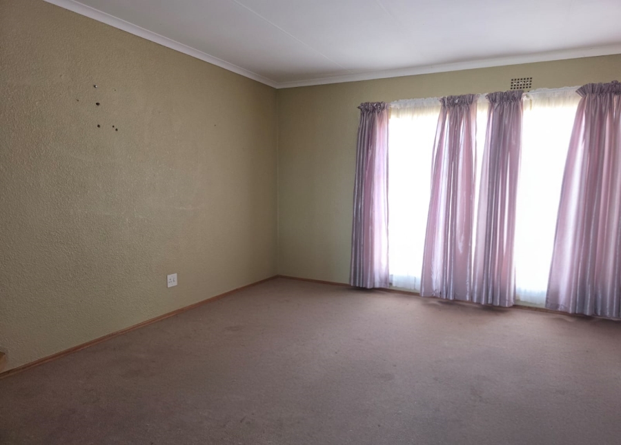 2 Bedroom Property for Sale in Noordheuwel Gauteng