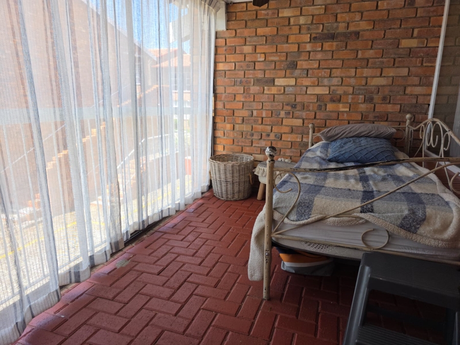 2 Bedroom Property for Sale in Noordheuwel Gauteng