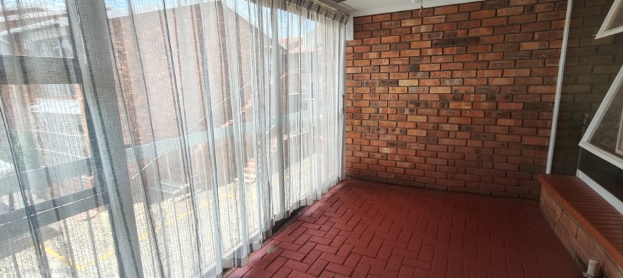 2 Bedroom Property for Sale in Noordheuwel Gauteng