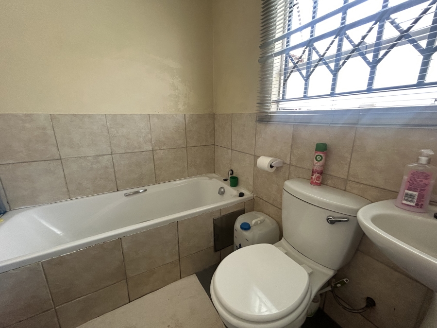 3 Bedroom Property for Sale in Fleurhof Gauteng