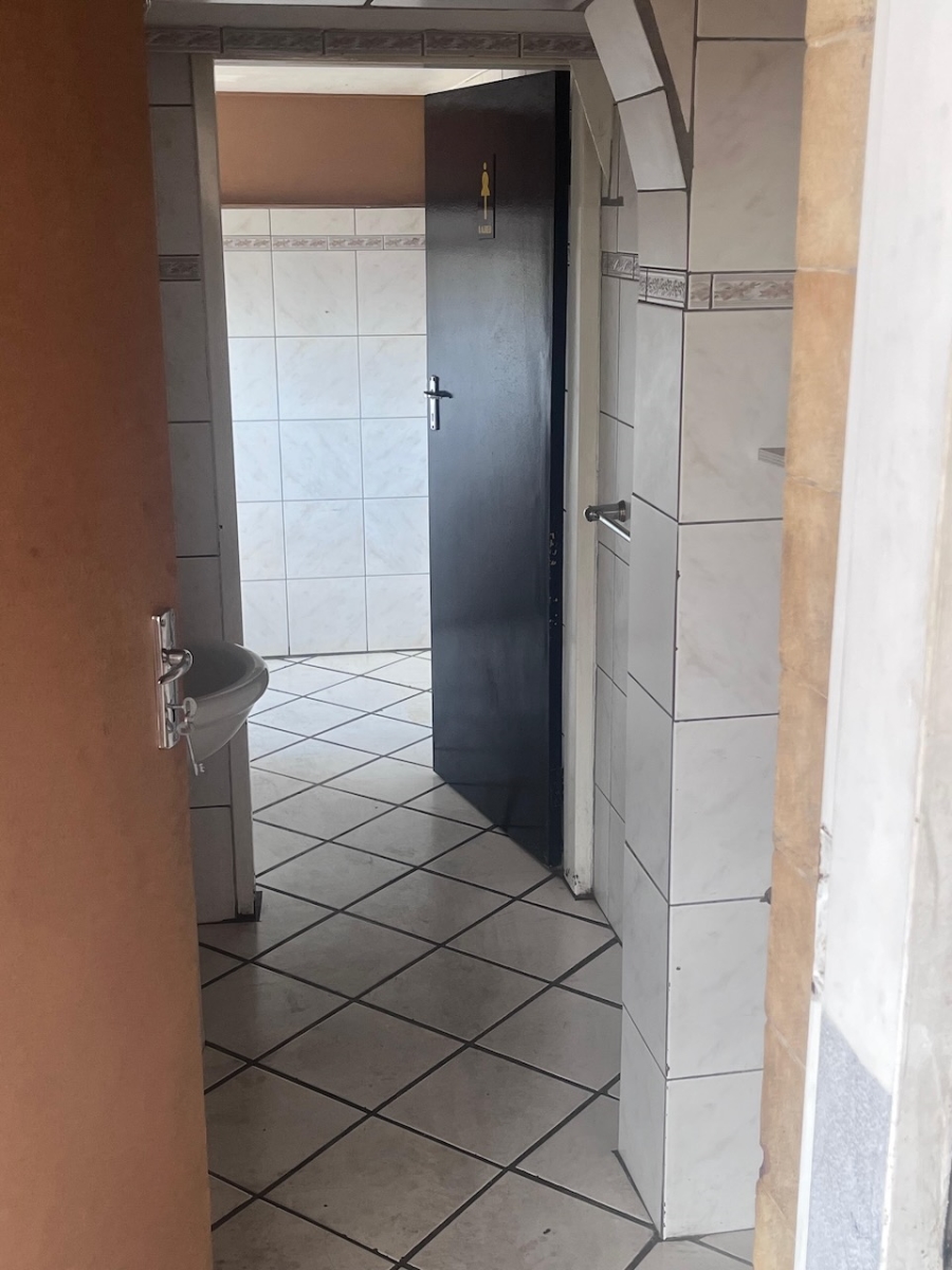 To Let commercial Property for Rent in Helderkruin Gauteng