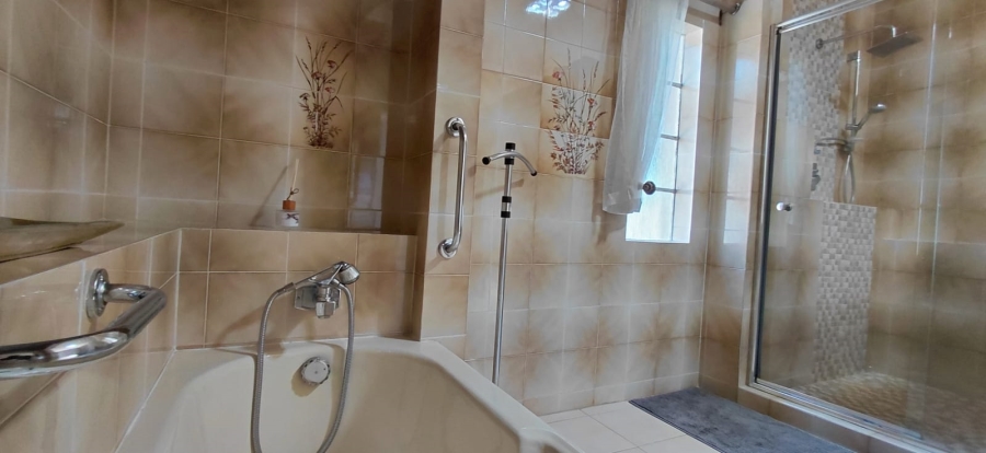 6 Bedroom Property for Sale in Boksburg West Gauteng