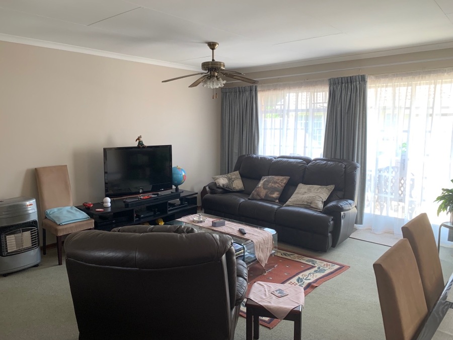 2 Bedroom Property for Sale in Die Wilgers Gauteng