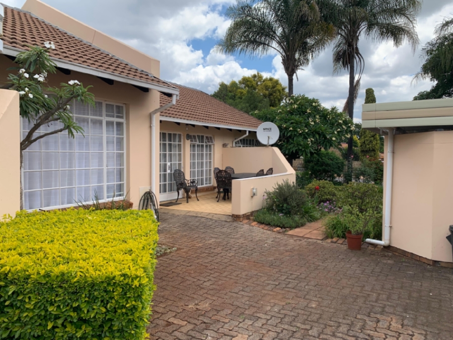 2 Bedroom Property for Sale in Die Wilgers Gauteng