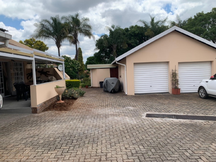 2 Bedroom Property for Sale in Die Wilgers Gauteng