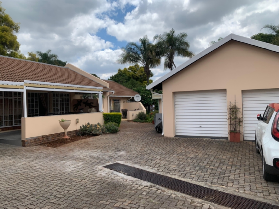 2 Bedroom Property for Sale in Die Wilgers Gauteng