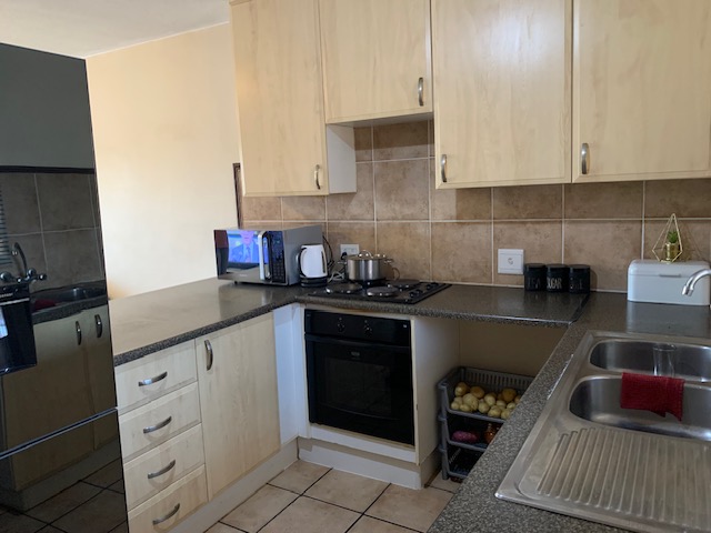 2 Bedroom Property for Sale in Die Hoewes Gauteng