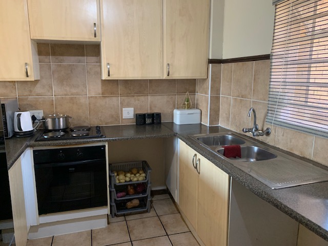 2 Bedroom Property for Sale in Die Hoewes Gauteng