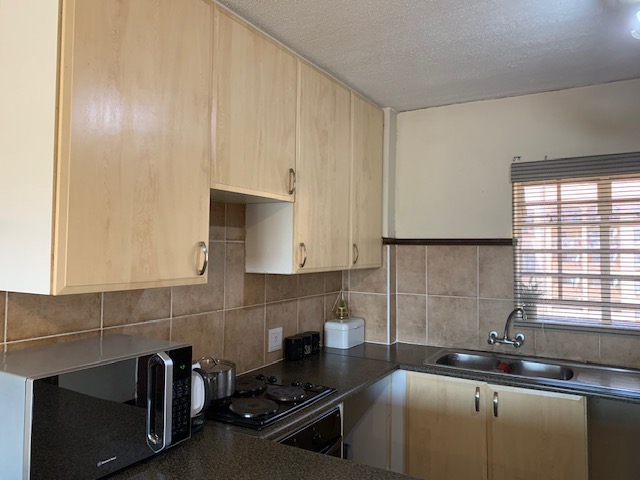 2 Bedroom Property for Sale in Die Hoewes Gauteng