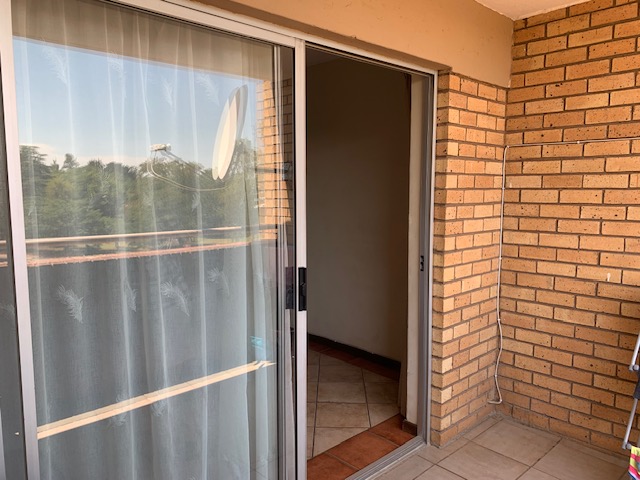 2 Bedroom Property for Sale in Die Hoewes Gauteng
