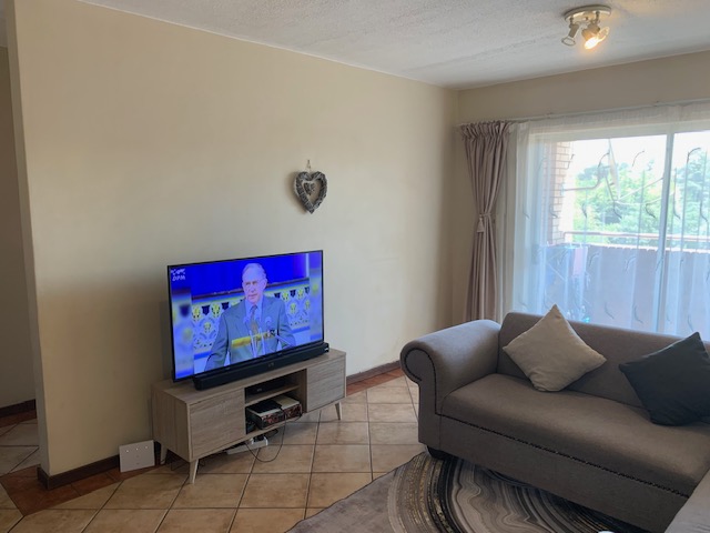 2 Bedroom Property for Sale in Die Hoewes Gauteng