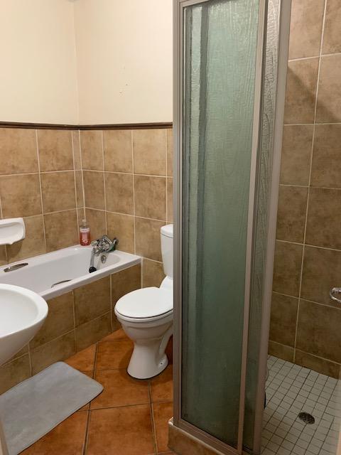 2 Bedroom Property for Sale in Die Hoewes Gauteng