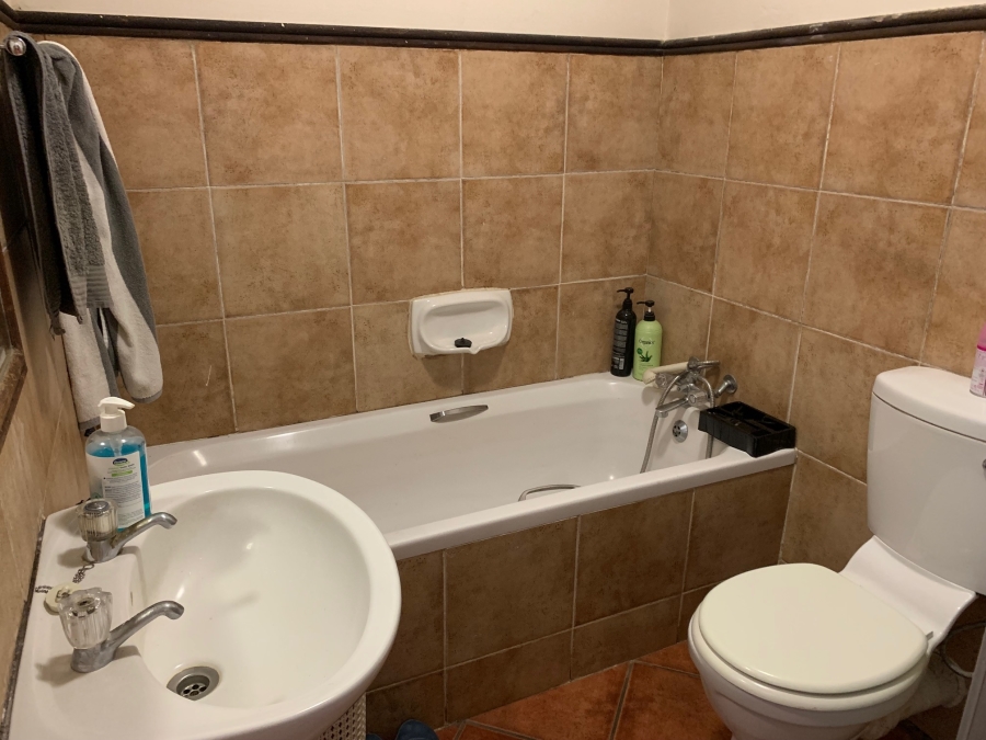 2 Bedroom Property for Sale in Die Hoewes Gauteng