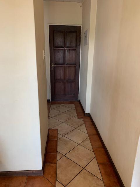 2 Bedroom Property for Sale in Die Hoewes Gauteng