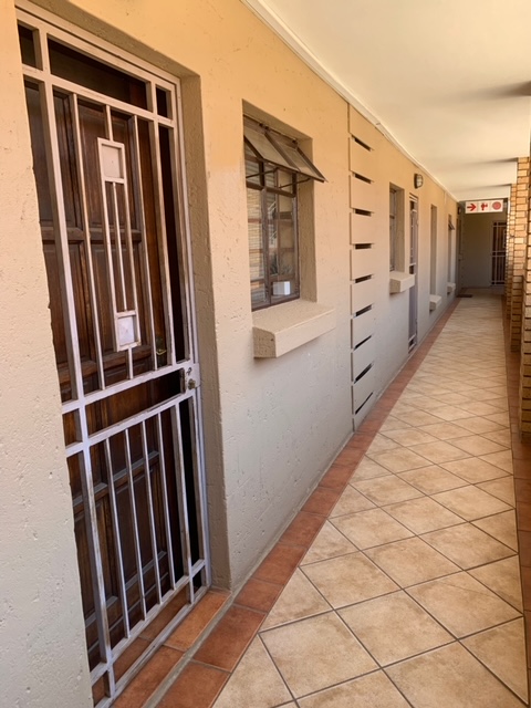 2 Bedroom Property for Sale in Die Hoewes Gauteng